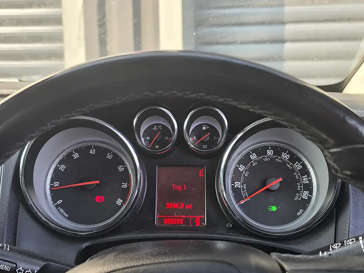 Used 2010 Vauxhall Astra Elite Silver - Interior and Exterior details 11