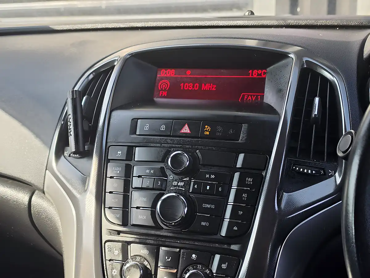Used 2010 Vauxhall Astra Elite Silver - Interior and Exterior details 12
