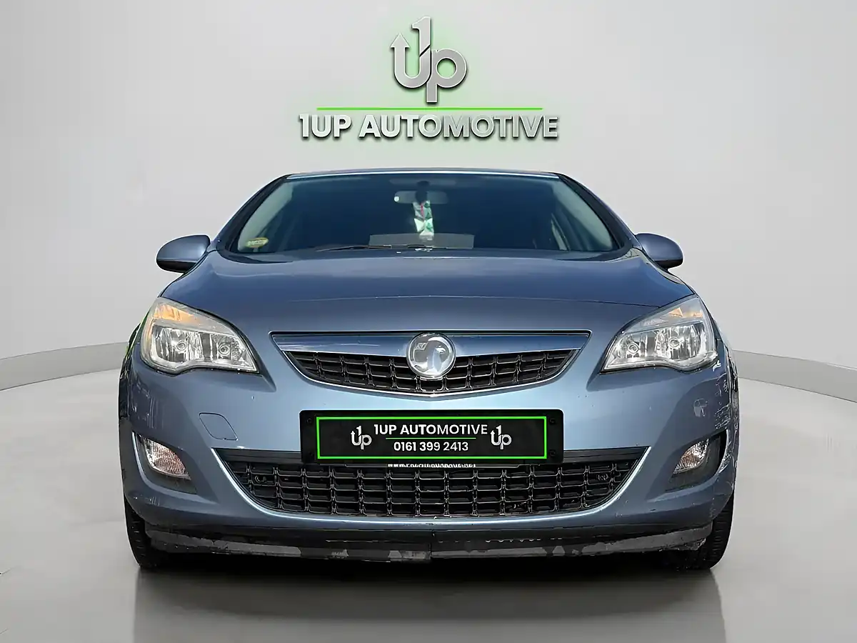 Used 2010 Vauxhall Astra Exclusiv Blue - Interior and Exterior details 4