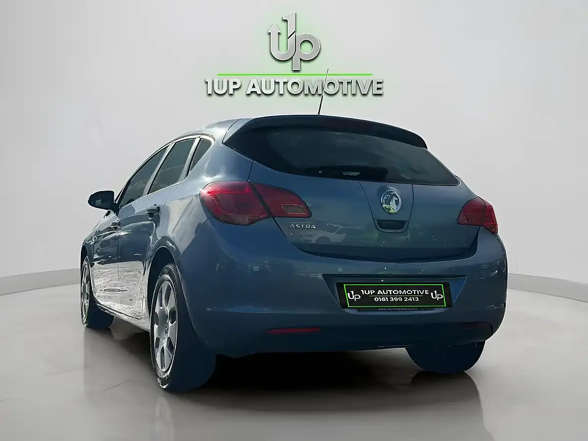 Used 2010 Vauxhall Astra Exclusiv Blue - Interior and Exterior details 5