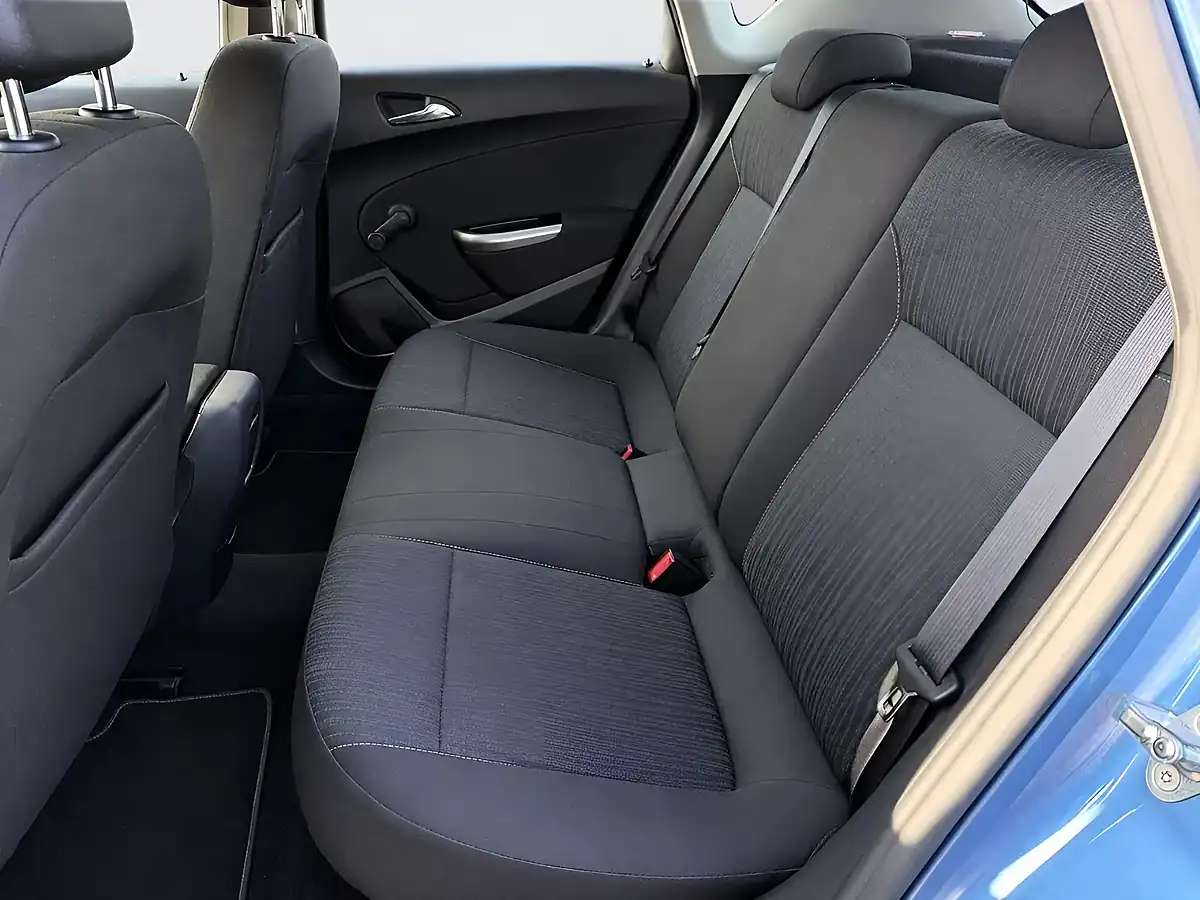 Used 2010 Vauxhall Astra Exclusiv Blue - Interior and Exterior details 9