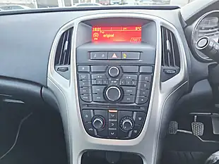 Used 2010 Vauxhall Astra Exclusiv Silver - Interior and Exterior details 11
