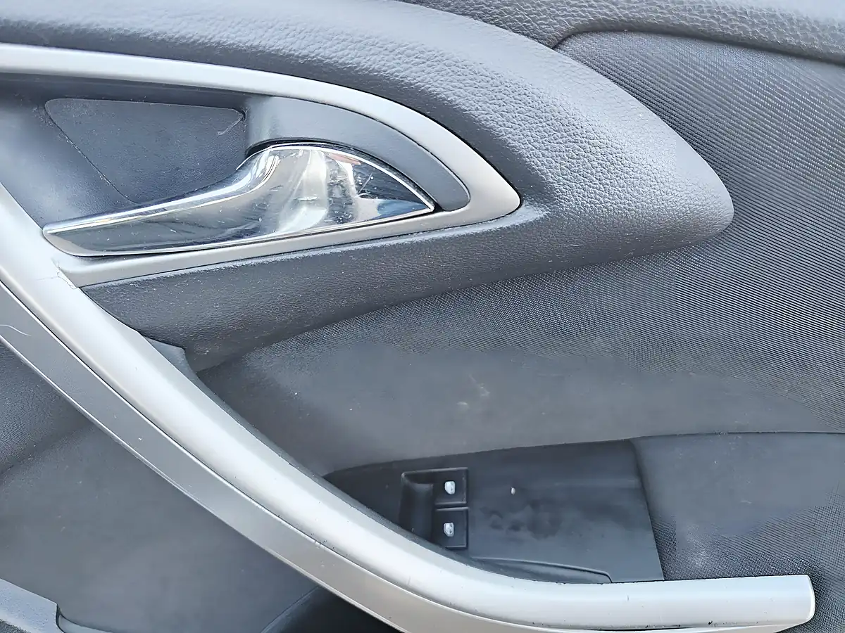 Used 2010 Vauxhall Astra Exclusiv Silver - Interior and Exterior details 14