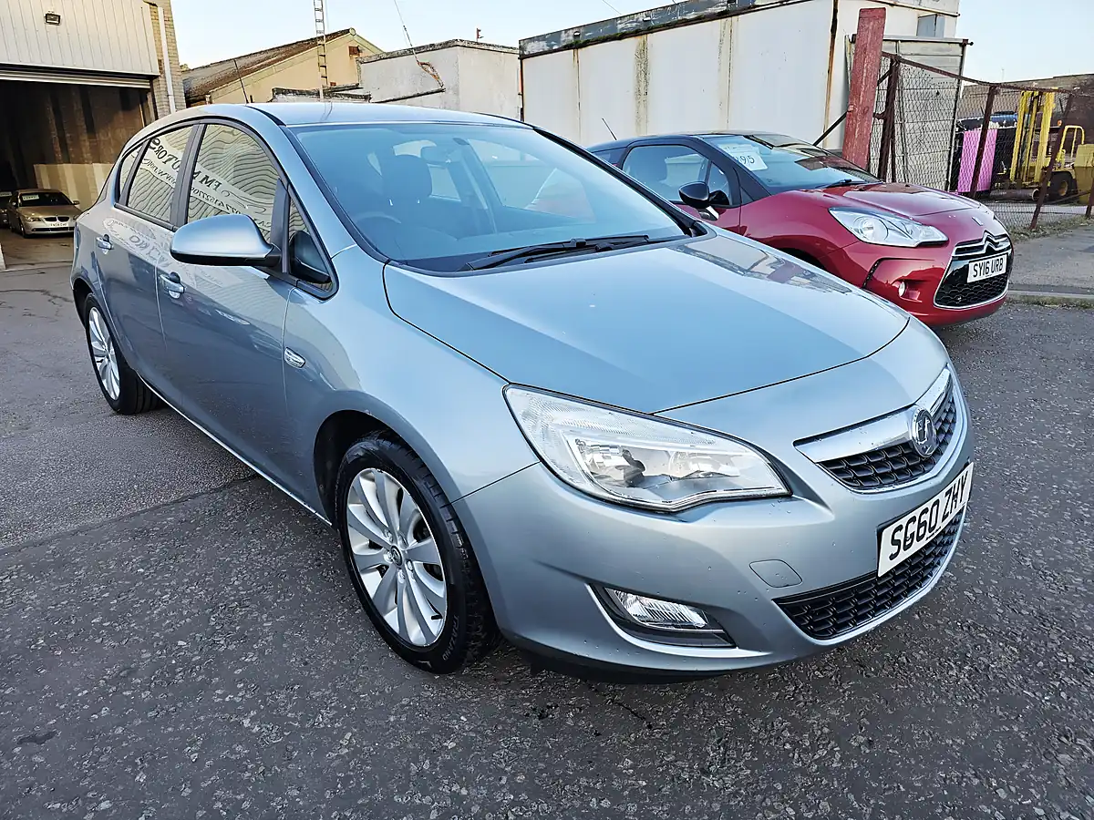 Used 2010 Vauxhall Astra Exclusiv Silver - Interior and Exterior details 2