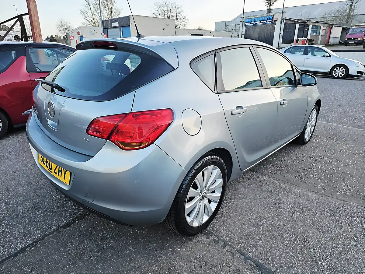 Used 2010 Vauxhall Astra Exclusiv Silver - Interior and Exterior details 3