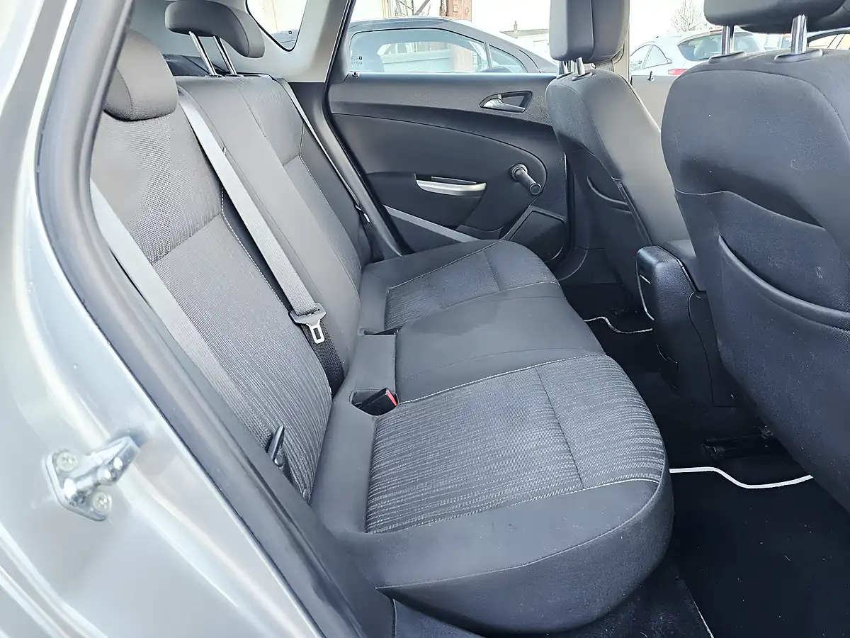 Used 2010 Vauxhall Astra Exclusiv Silver - Interior and Exterior details 8