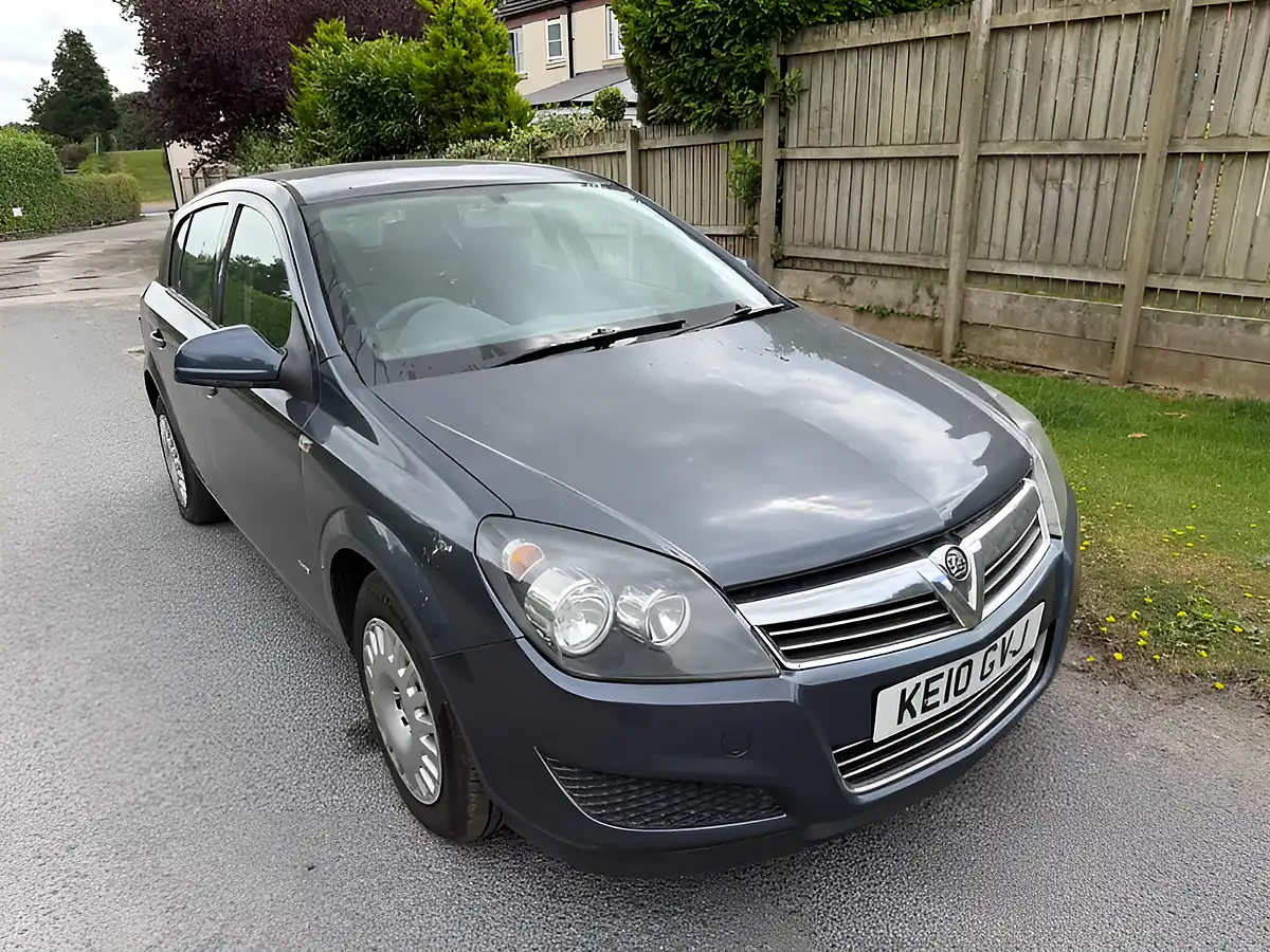 Used 2010 Vauxhall Astra Life Metro Blue - Front View