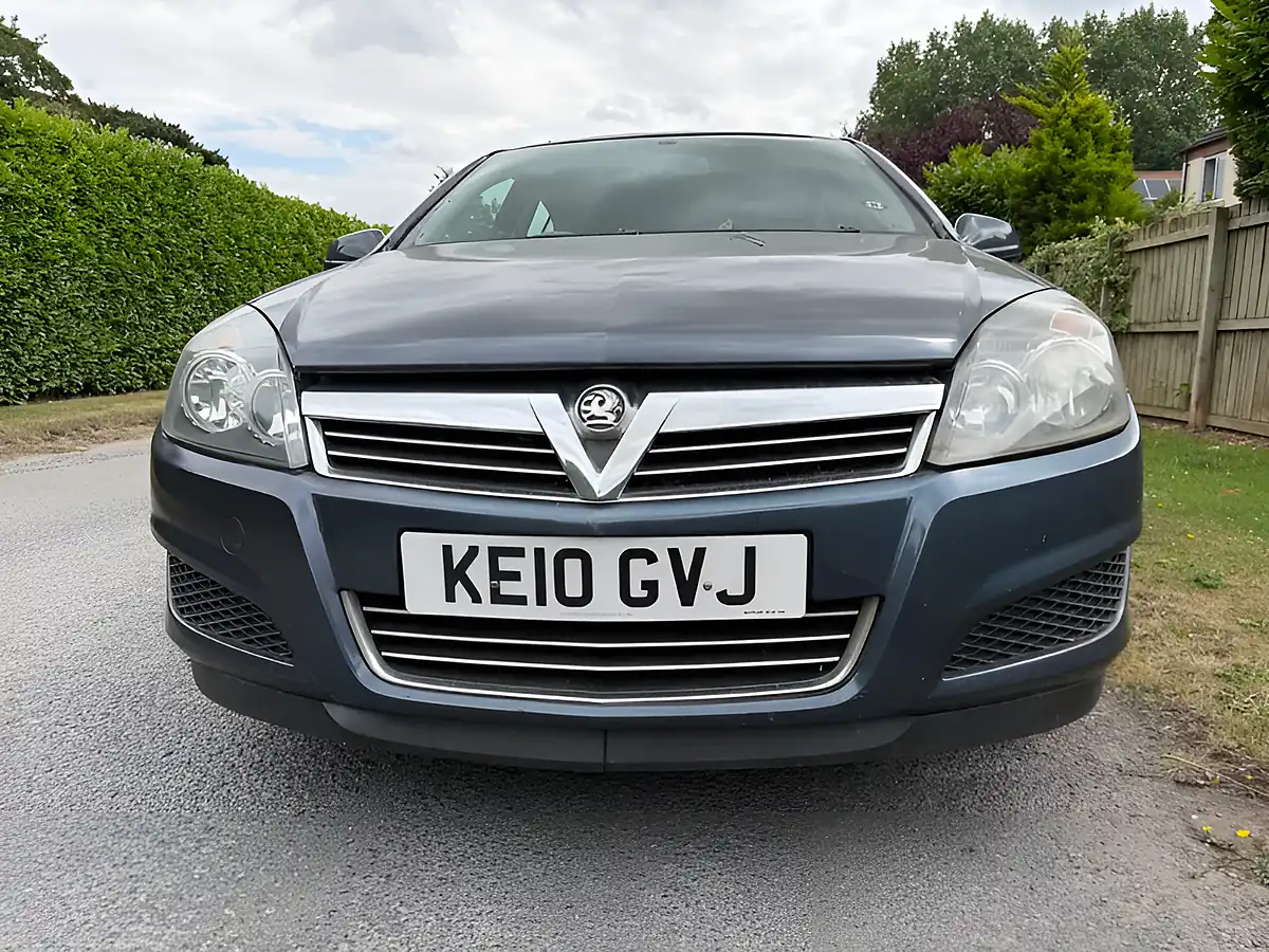 Used 2010 Vauxhall Astra Life Metro Blue - Interior and Exterior details 2