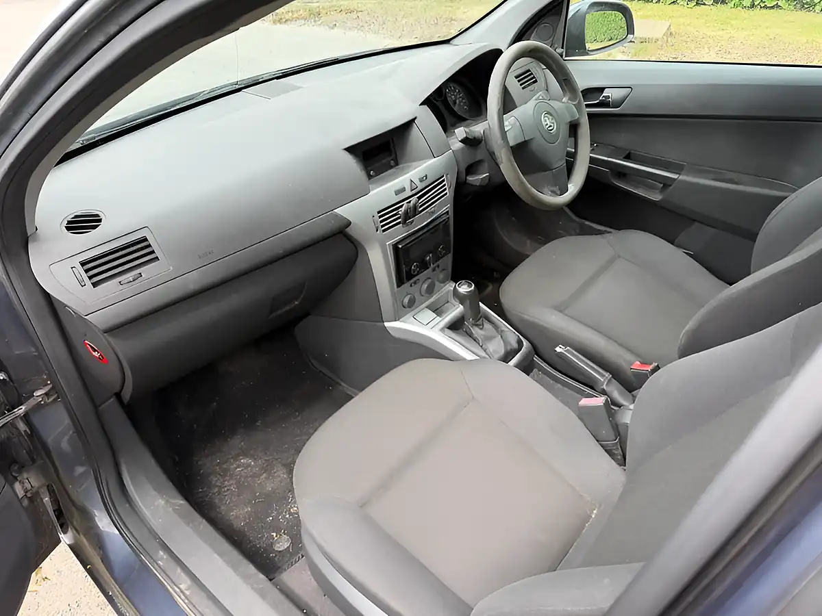 Used 2010 Vauxhall Astra Life Metro Blue - Interior and Exterior details 8