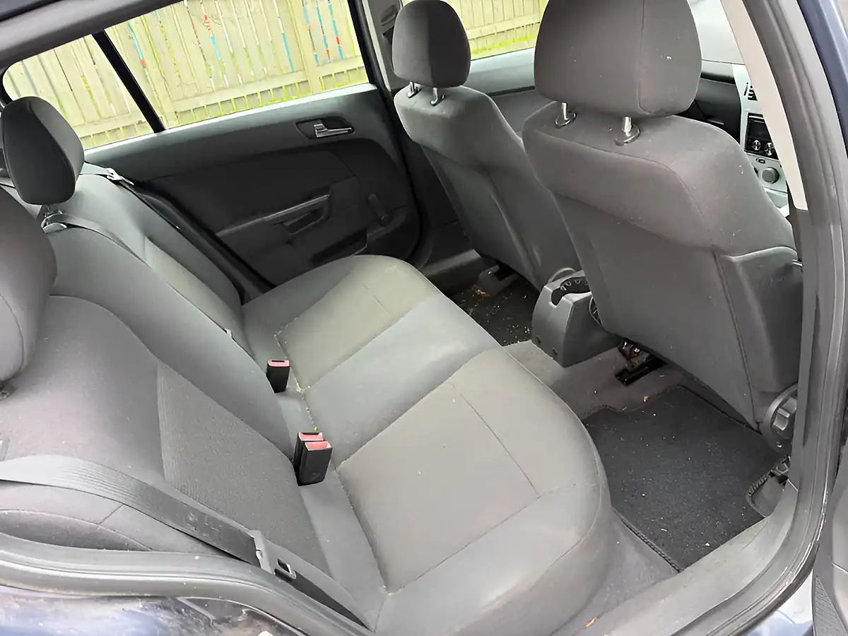 Used 2010 Vauxhall Astra Life Metro Blue - Interior and Exterior details 9