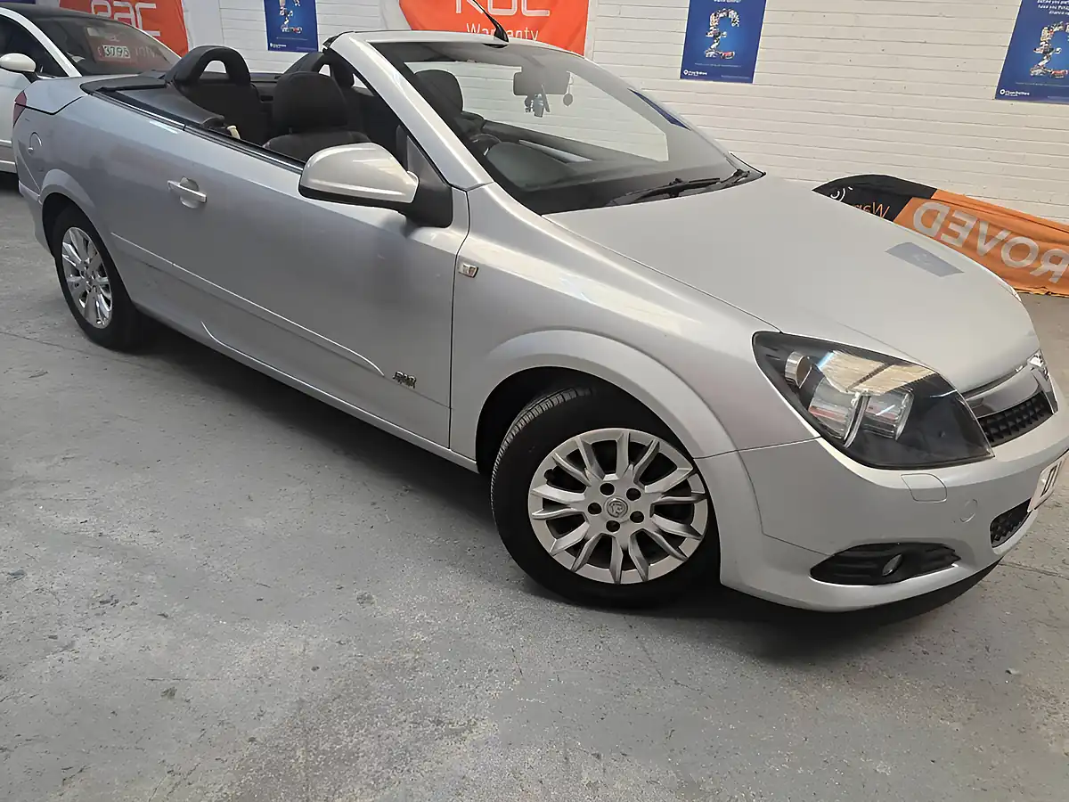 Used 2010 Vauxhall Astra Sport Twin Top Silver - Front View