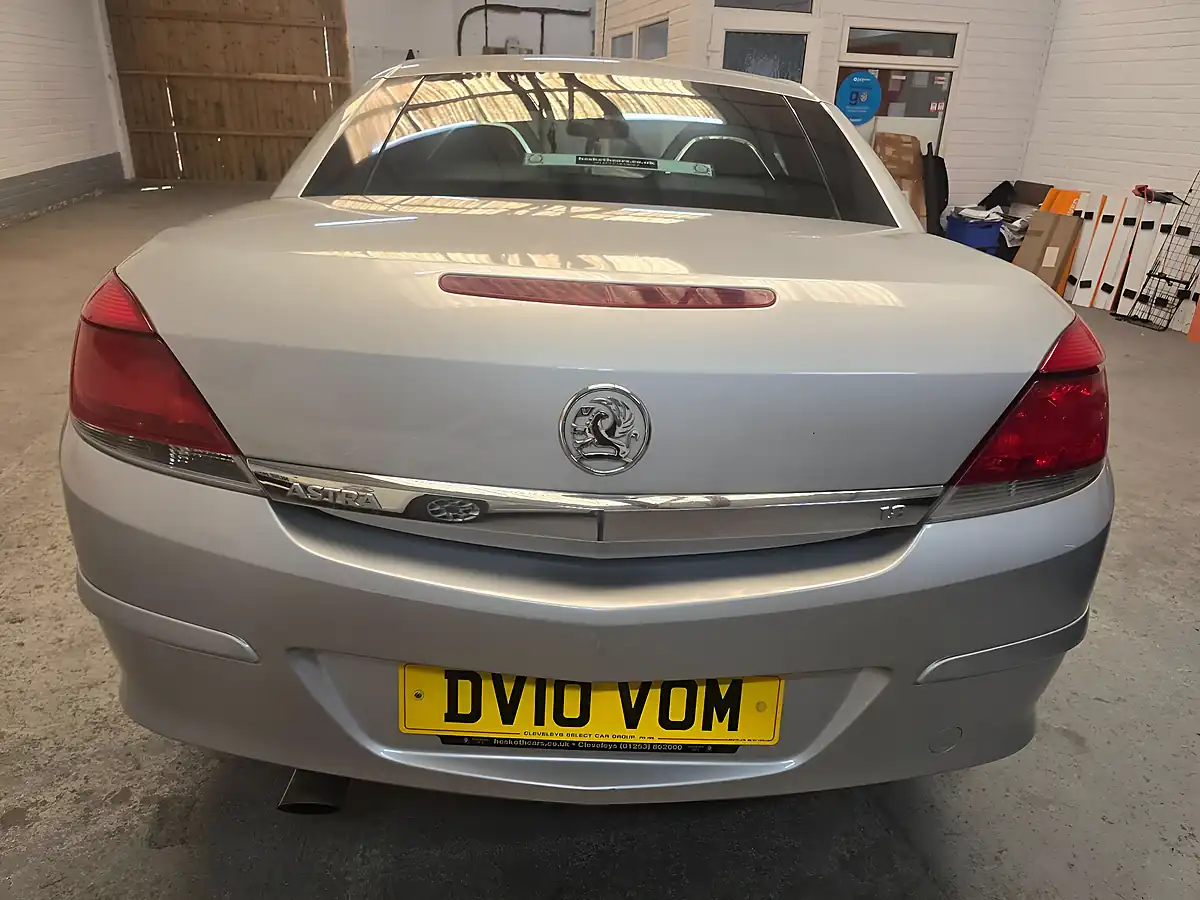 Used 2010 Vauxhall Astra Sport Twin Top Silver - Interior and Exterior details 12