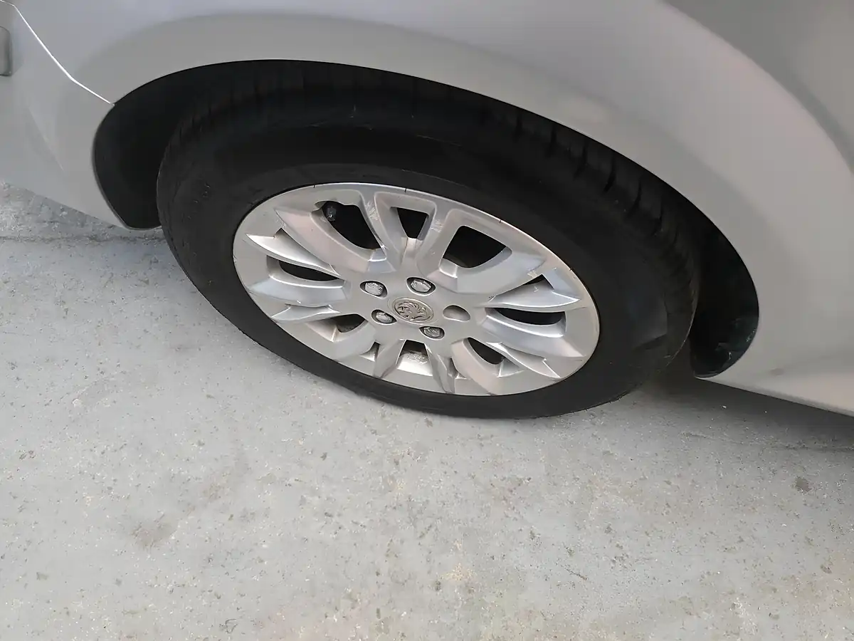 Used 2010 Vauxhall Astra Sport Twin Top Silver - Interior and Exterior details 14