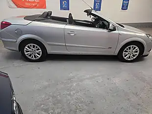 Used 2010 Vauxhall Astra Sport Twin Top Silver - Interior and Exterior details 4