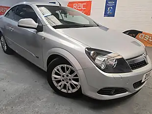Used 2010 Vauxhall Astra Sport Twin Top Silver - Interior and Exterior details 6