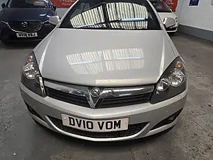 Used 2010 Vauxhall Astra Sport Twin Top Silver - Interior and Exterior details 7