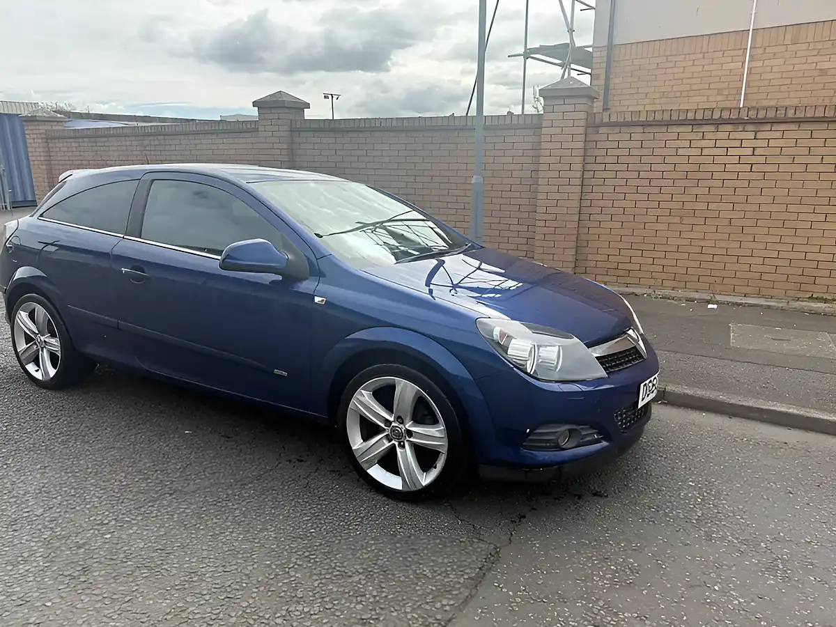 Used 2010 Vauxhall Astra Sri Blue - Front View