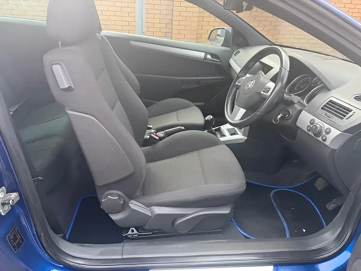 Used 2010 Vauxhall Astra Sri Blue - Interior and Exterior details 11