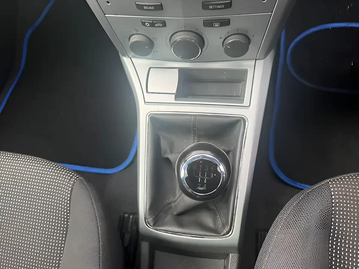 Used 2010 Vauxhall Astra Sri Blue - Interior and Exterior details 13