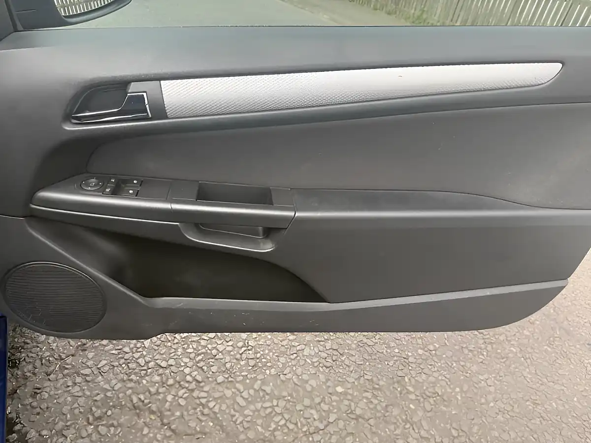 Used 2010 Vauxhall Astra Sri Blue - Interior and Exterior details 14
