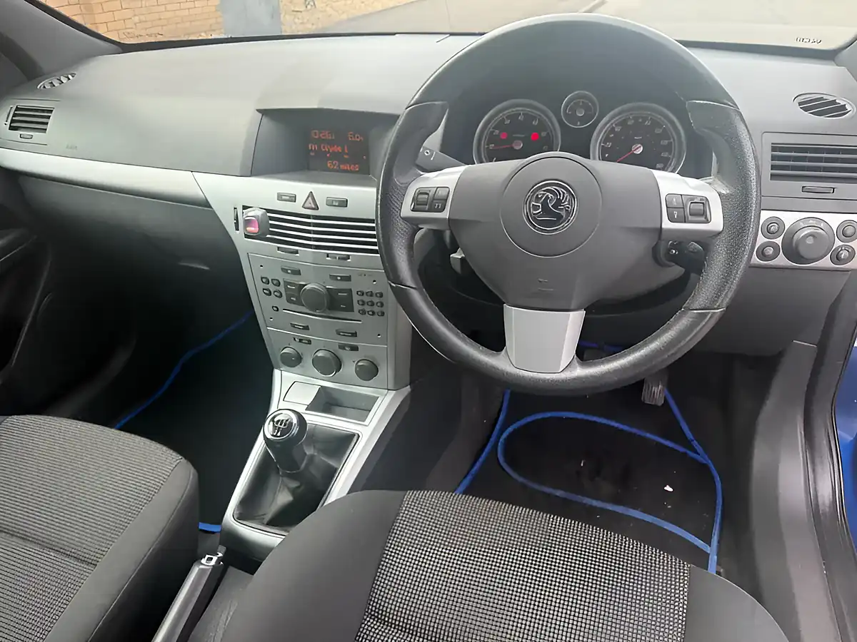Used 2010 Vauxhall Astra Sri Blue - Interior and Exterior details 15