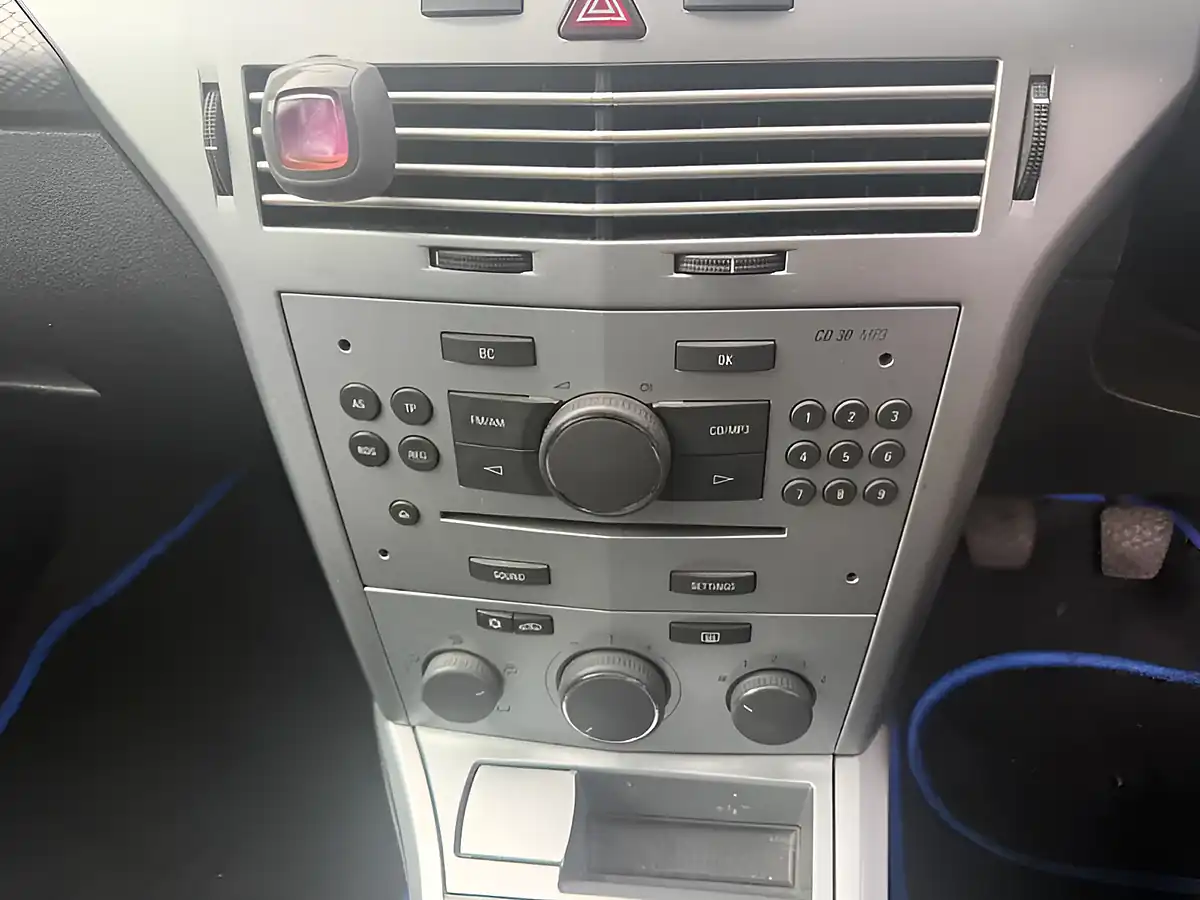 Used 2010 Vauxhall Astra Sri Blue - Interior and Exterior details 17