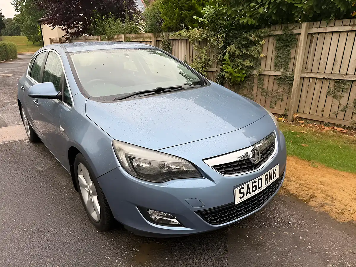 Used 2010 Vauxhall Astra Sri Light Blue - Front View