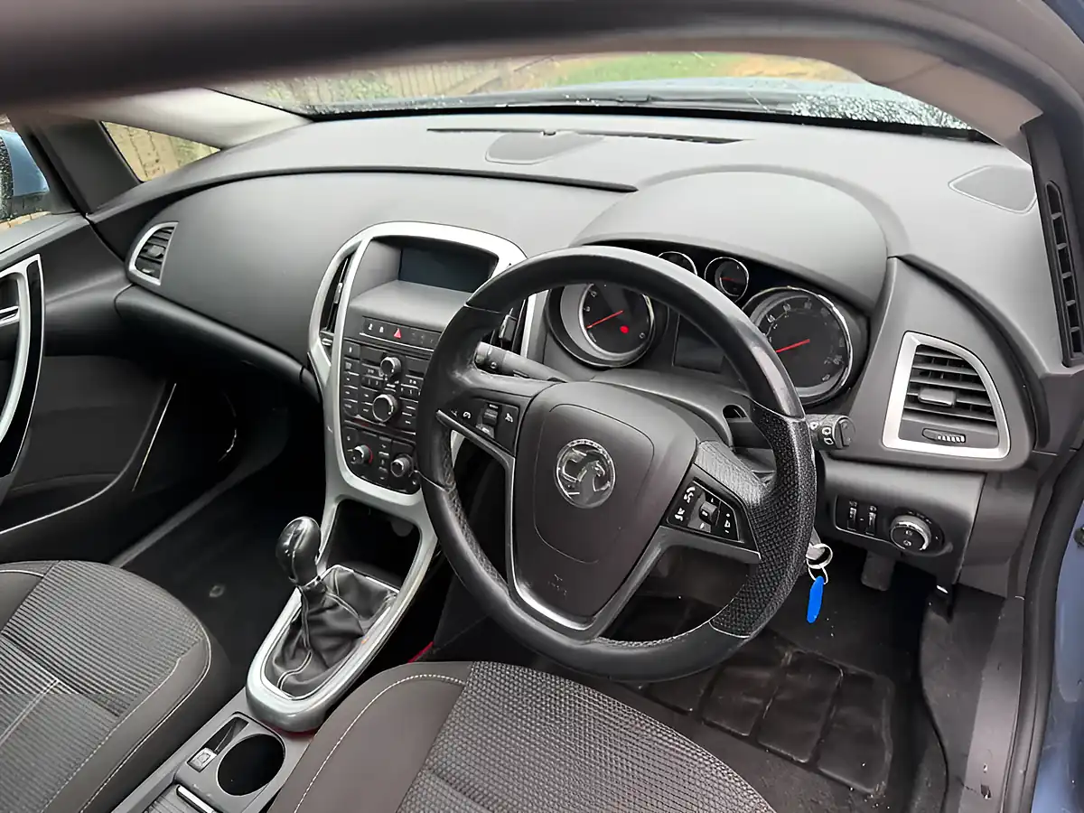Used 2010 Vauxhall Astra Sri Light Blue - Interior and Exterior details 16