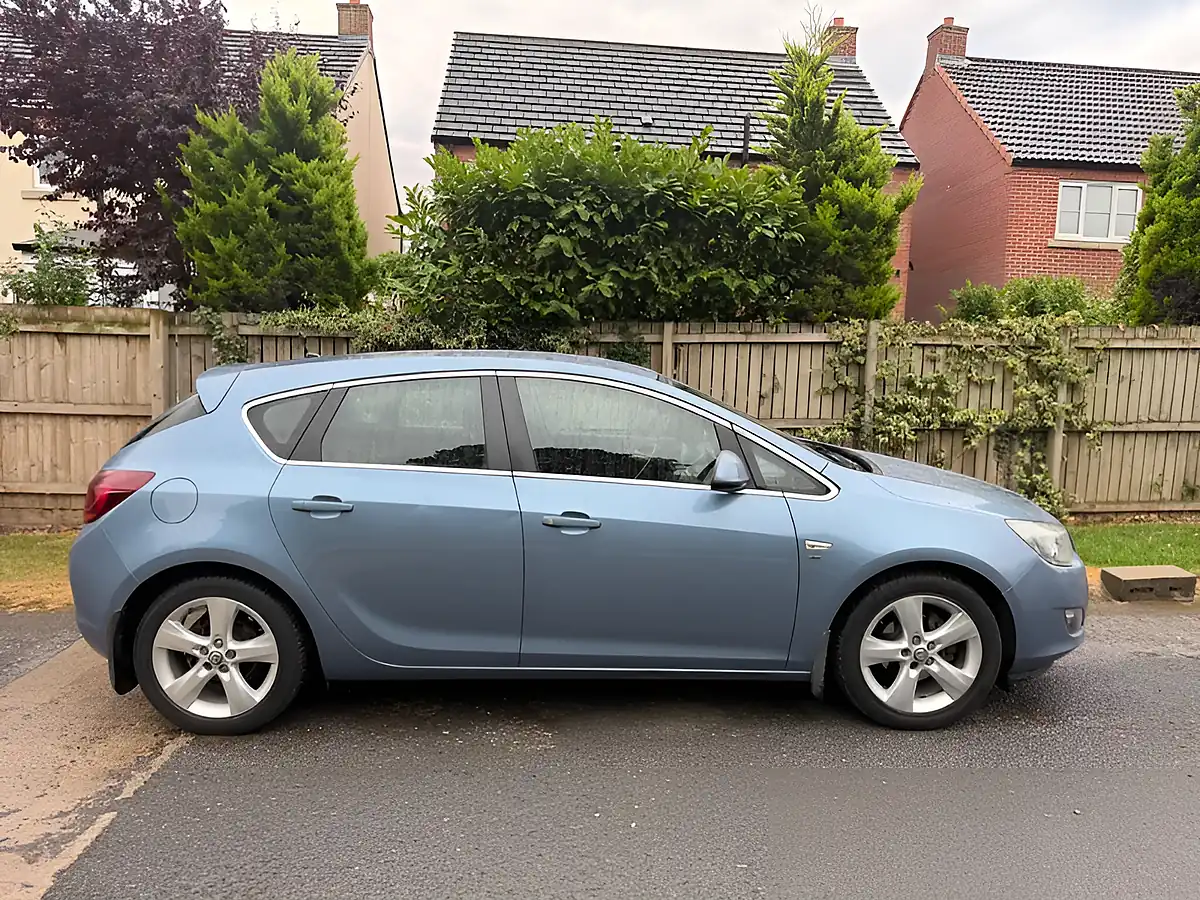 Used 2010 Vauxhall Astra Sri Light Blue - Interior and Exterior details 4