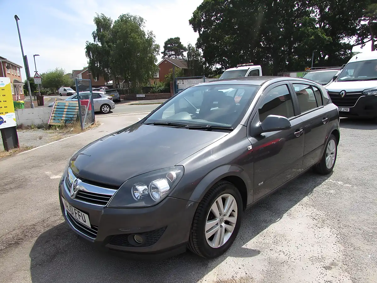 Used 2010 Vauxhall Astra Sxi Grey - Interior and Exterior details 3