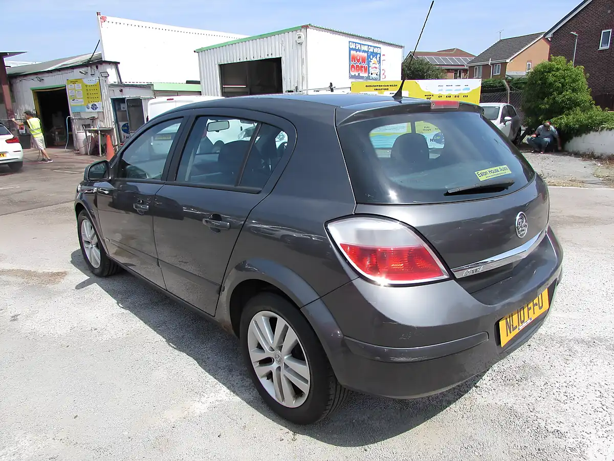 Used 2010 Vauxhall Astra Sxi Grey - Interior and Exterior details 5