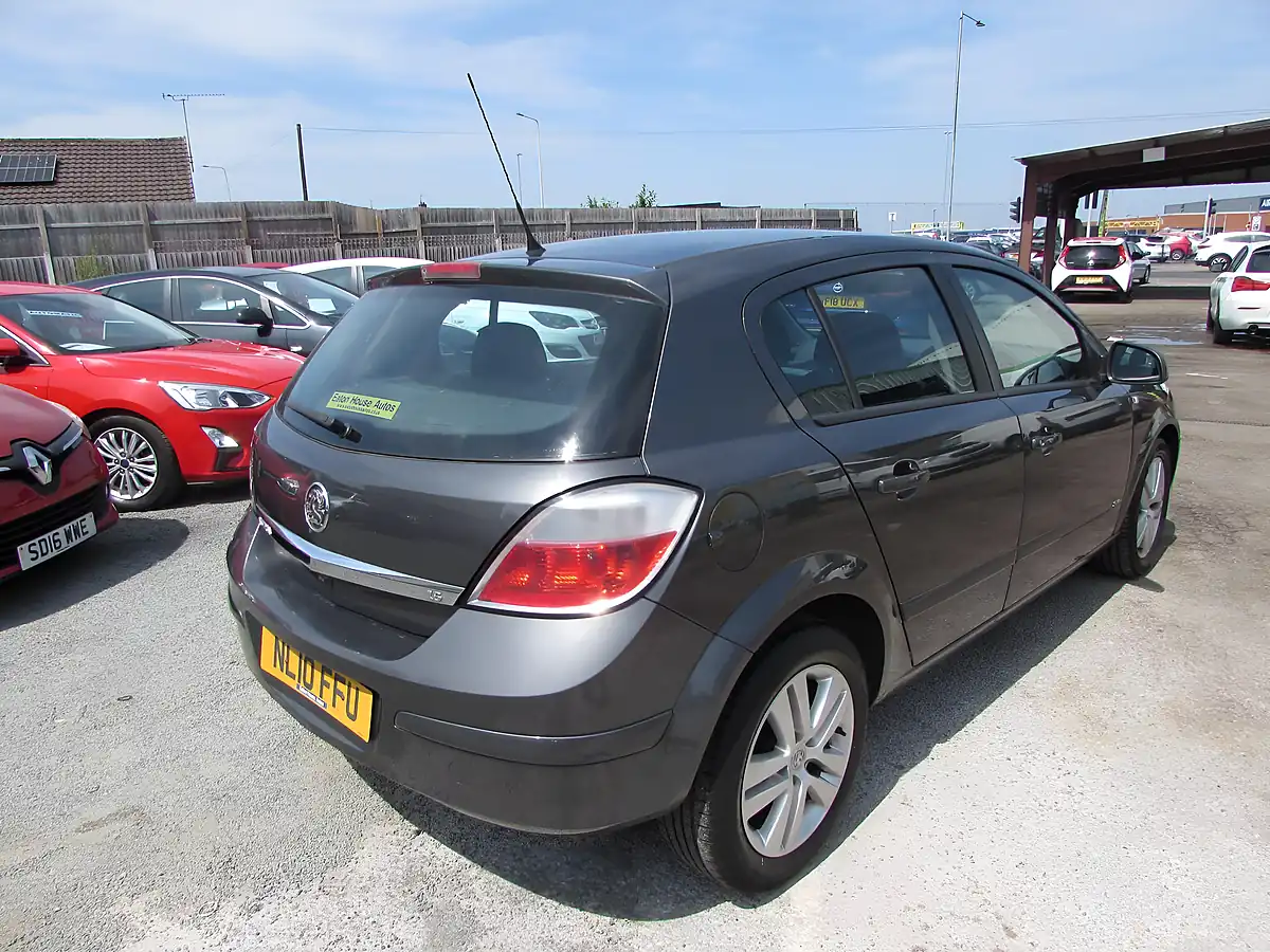 Used 2010 Vauxhall Astra Sxi Grey - Interior and Exterior details 7