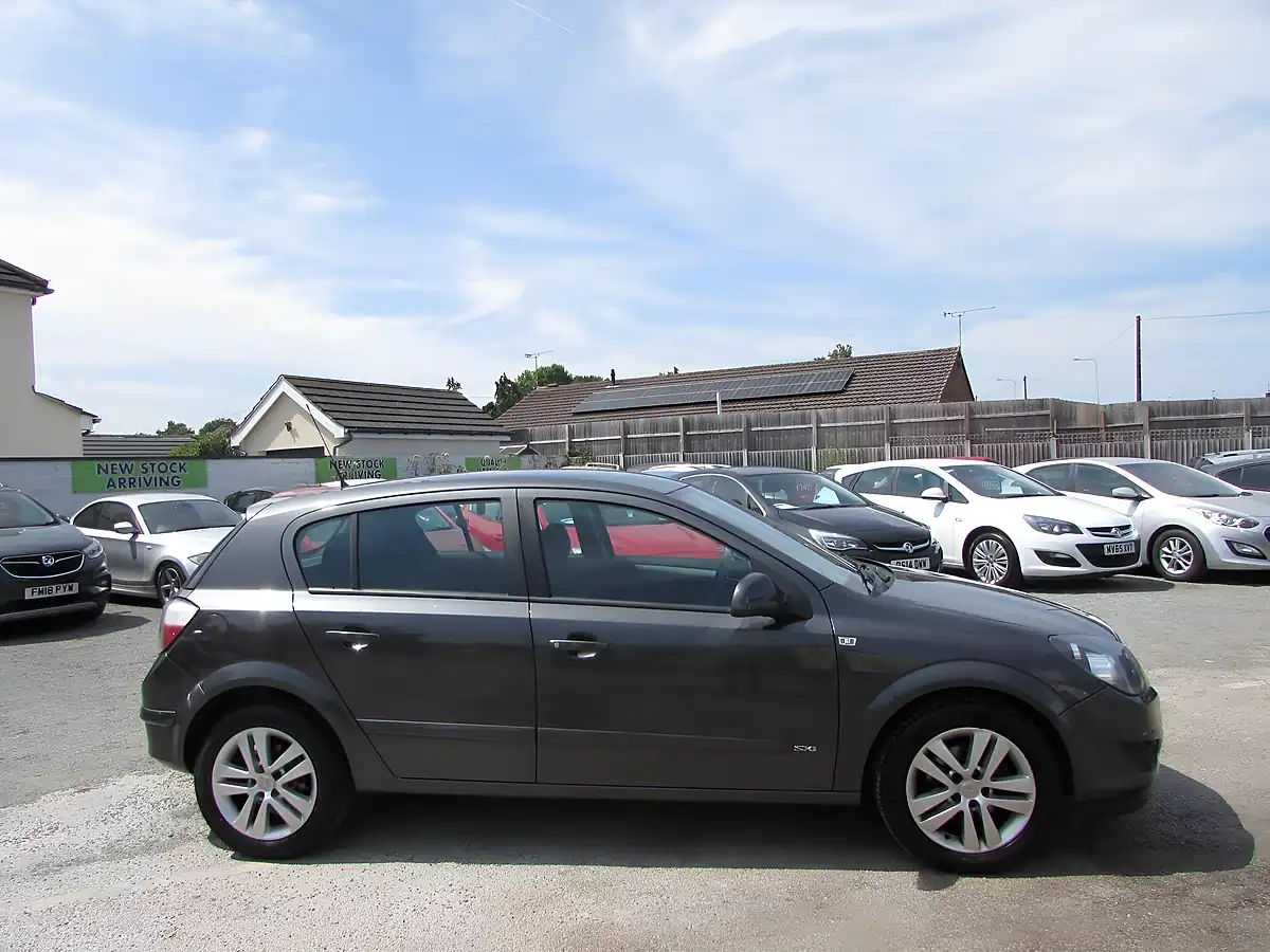 Used 2010 Vauxhall Astra Sxi Grey - Interior and Exterior details 8