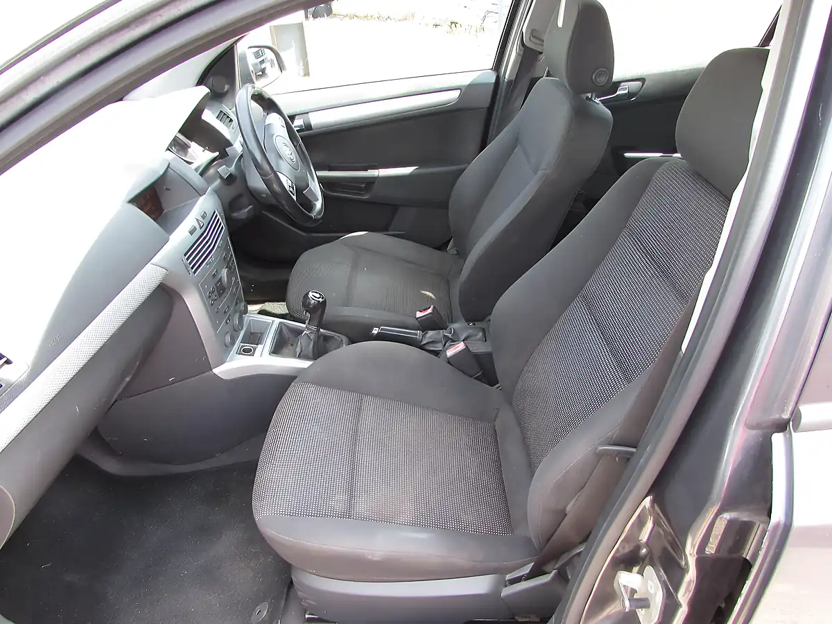 Used 2010 Vauxhall Astra Sxi Grey - Interior and Exterior details 9