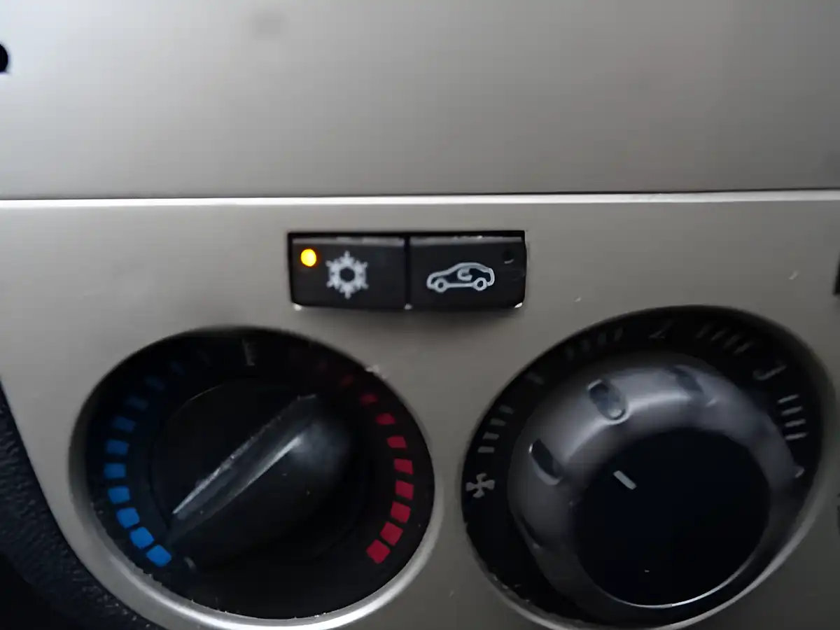 Used 2010 Vauxhall Corsa Energy Red - Interior and Exterior details 18