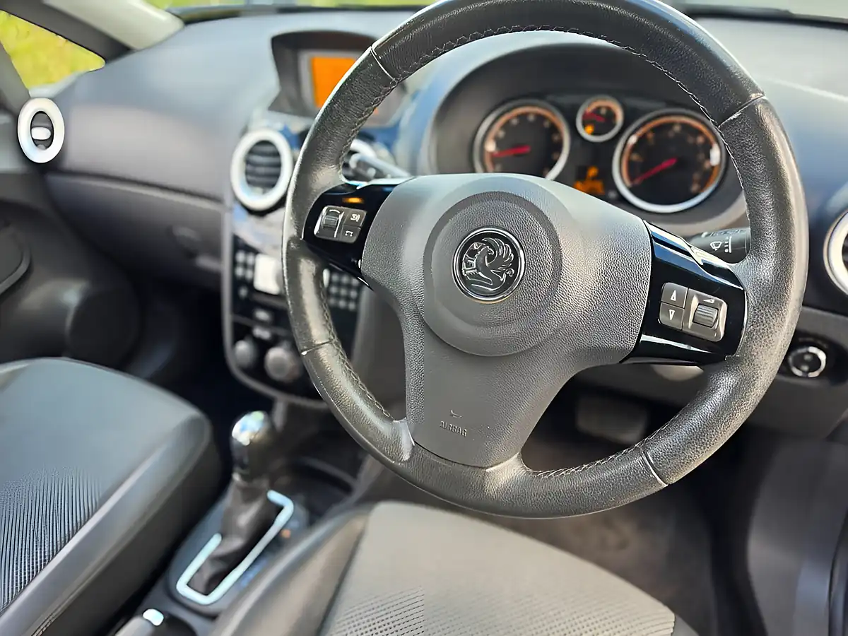 Used 2010 Vauxhall Corsa Se Black - Interior and Exterior details 11