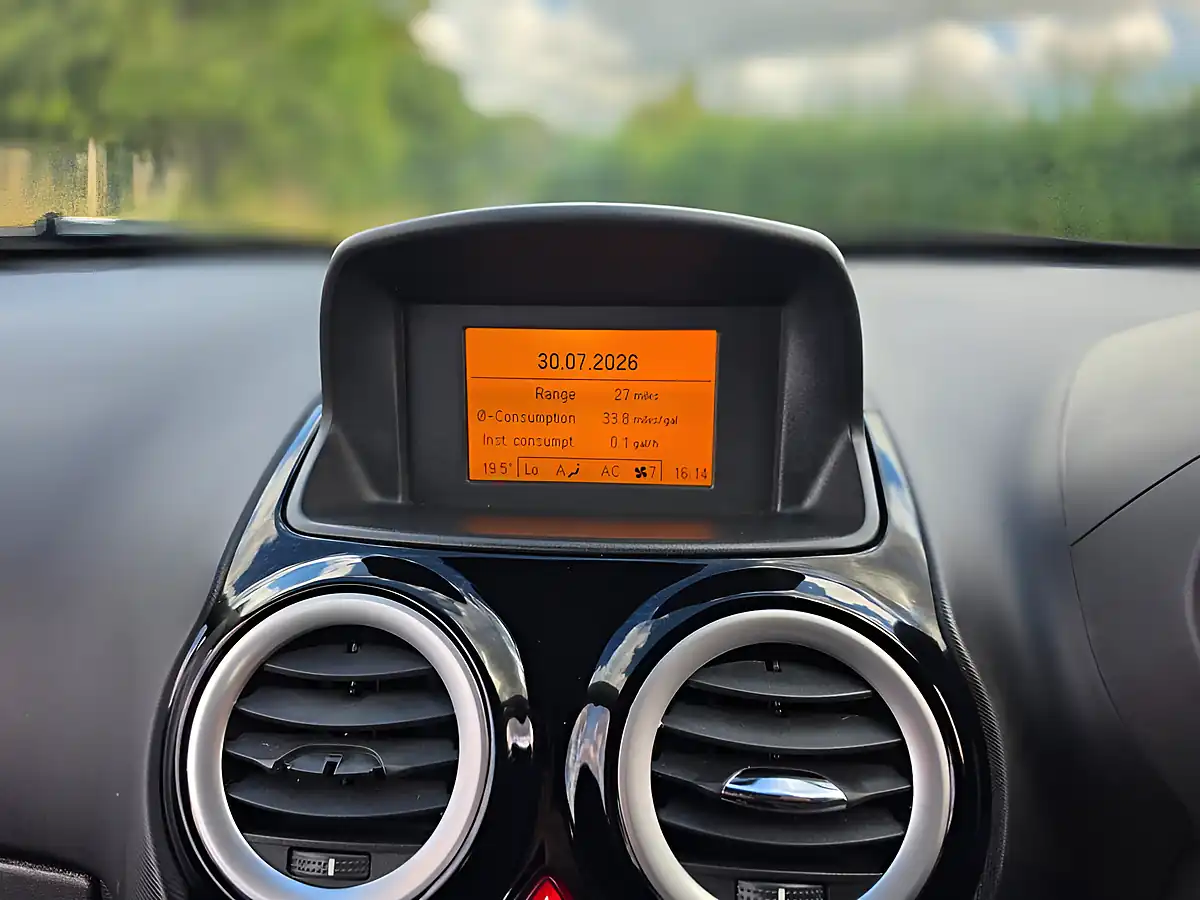 Used 2010 Vauxhall Corsa Se Black - Interior and Exterior details 17