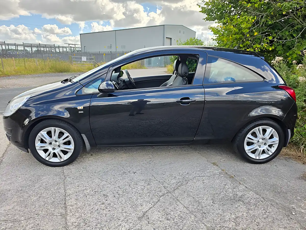Used 2010 Vauxhall Corsa Se Black - Interior and Exterior details 4