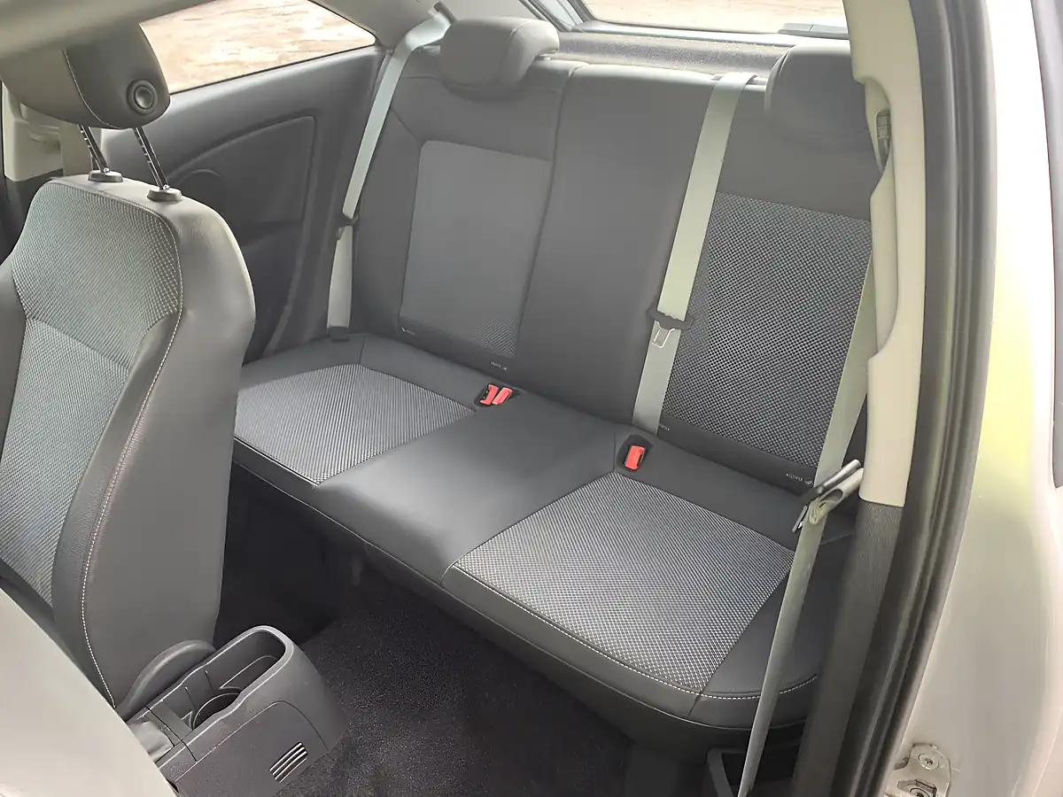 Used 2010 Vauxhall Corsa Se Silver - Interior and Exterior details 11