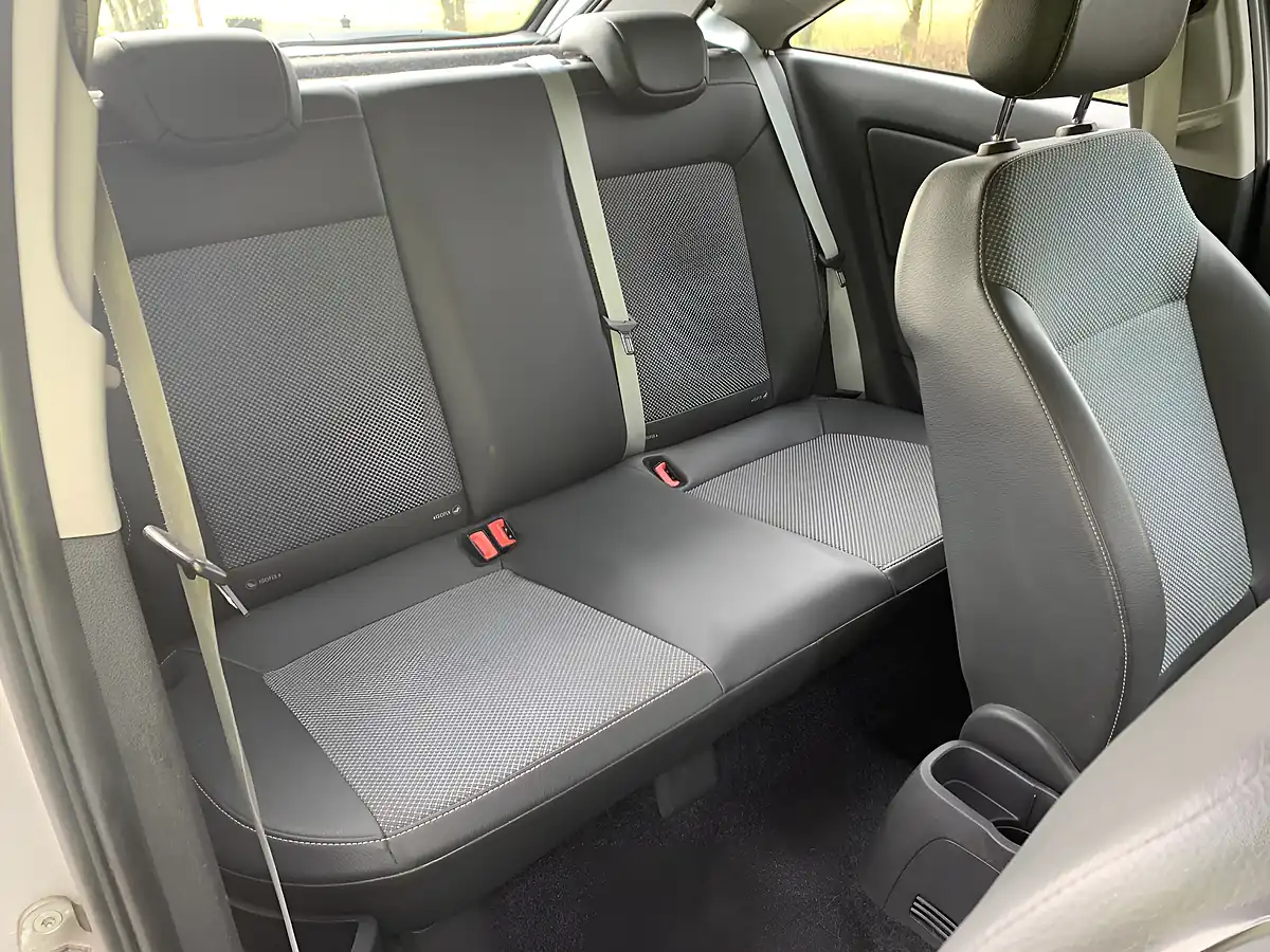 Used 2010 Vauxhall Corsa Se Silver - Interior and Exterior details 12