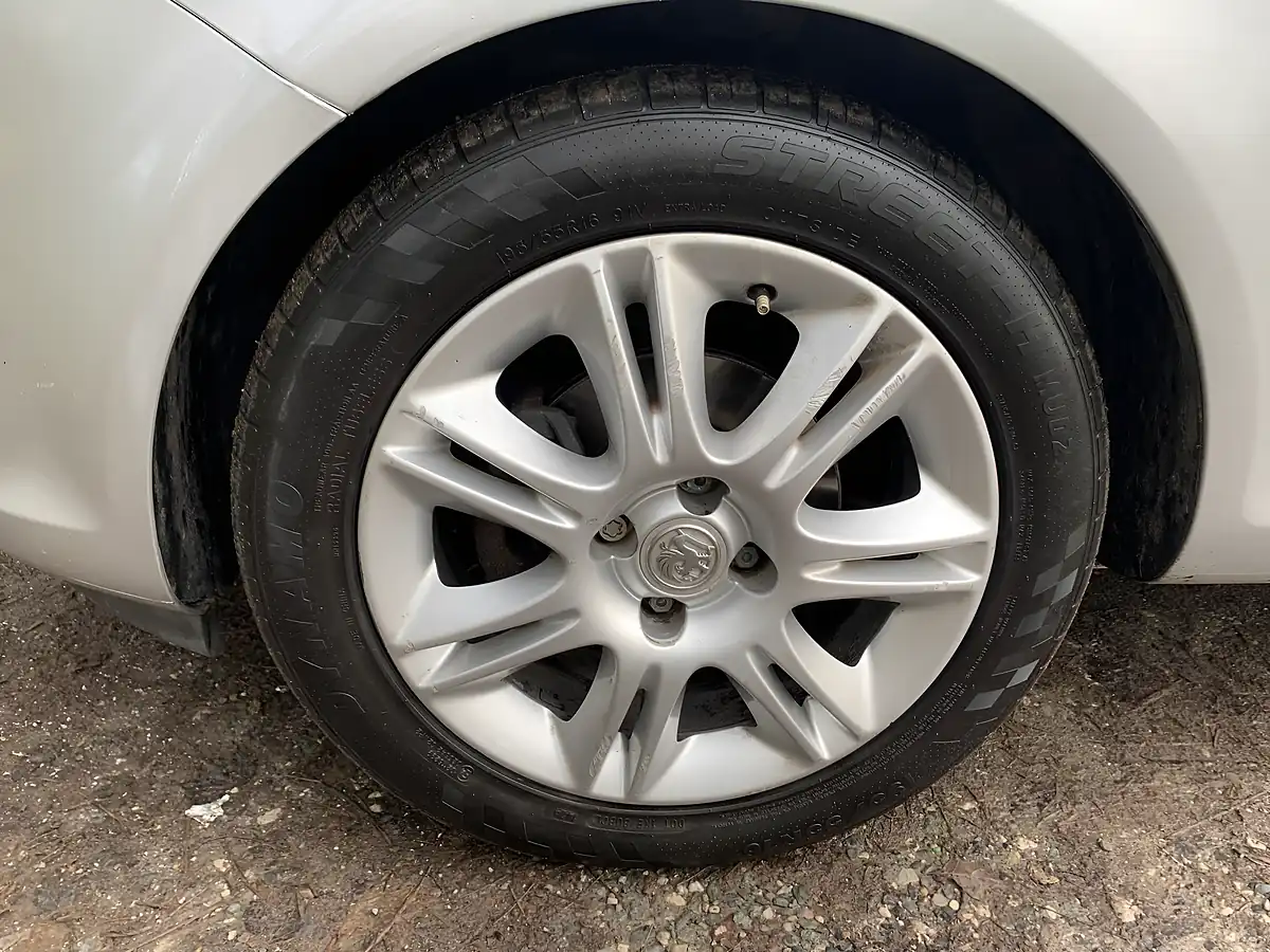 Used 2010 Vauxhall Corsa Se Silver - Interior and Exterior details 20
