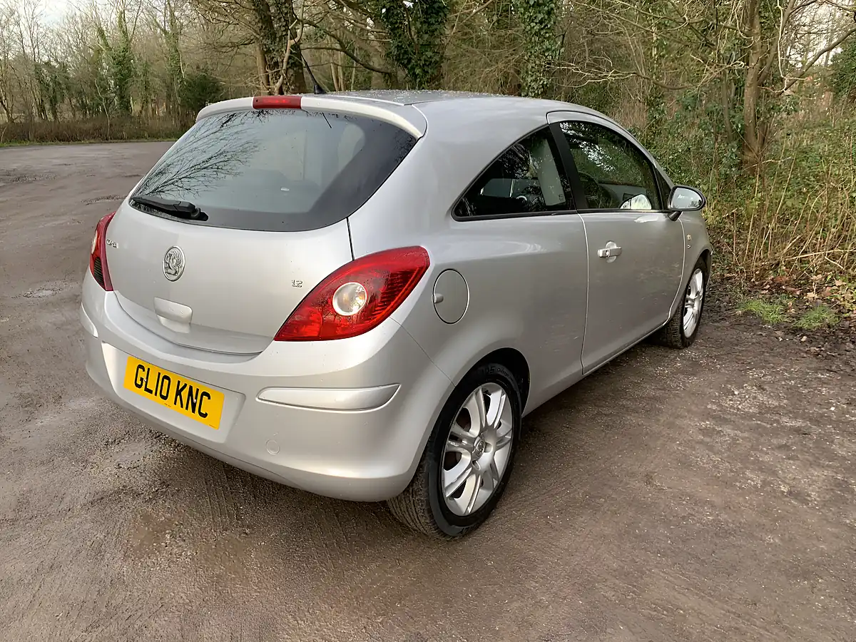 Used 2010 Vauxhall Corsa Se Silver - Interior and Exterior details 5
