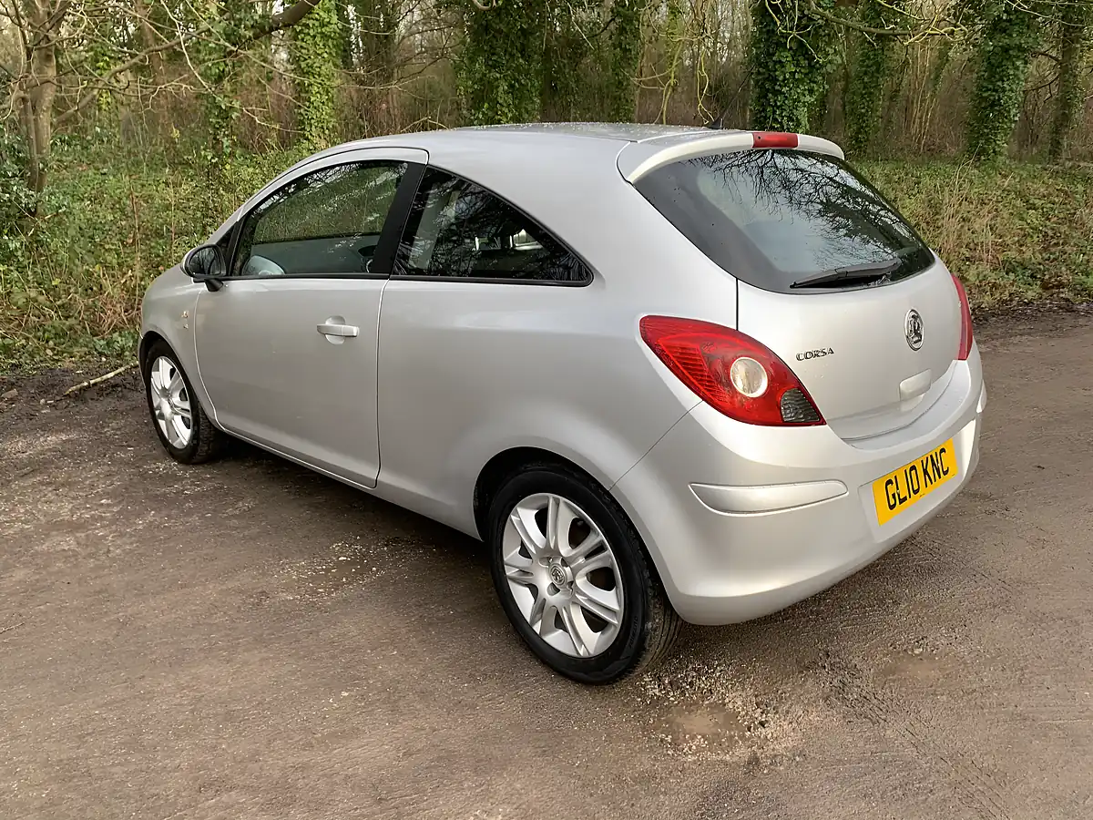 Used 2010 Vauxhall Corsa Se Silver - Interior and Exterior details 7