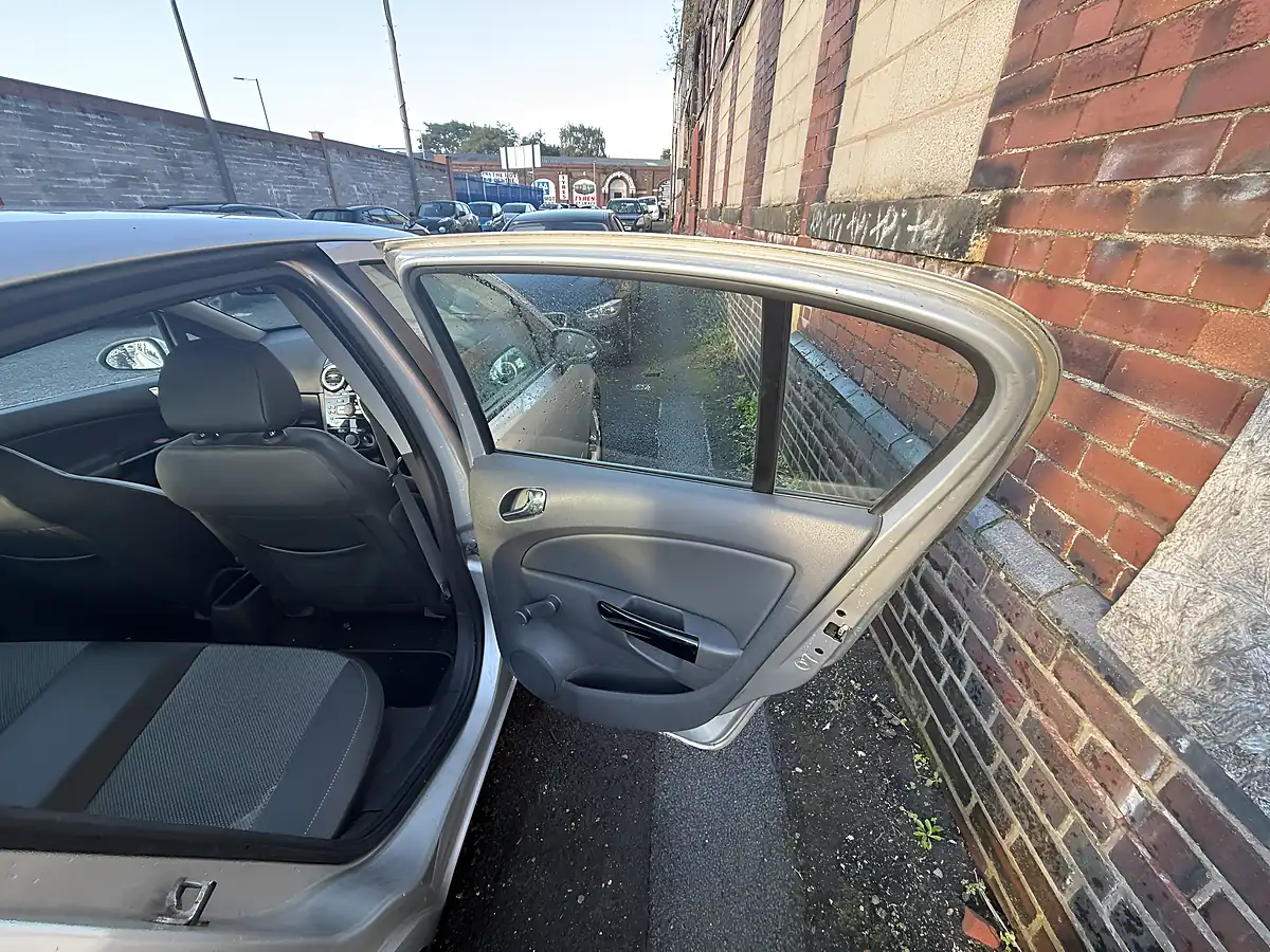 Used 2010 Vauxhall Corsa Se Silver - Interior and Exterior details 15