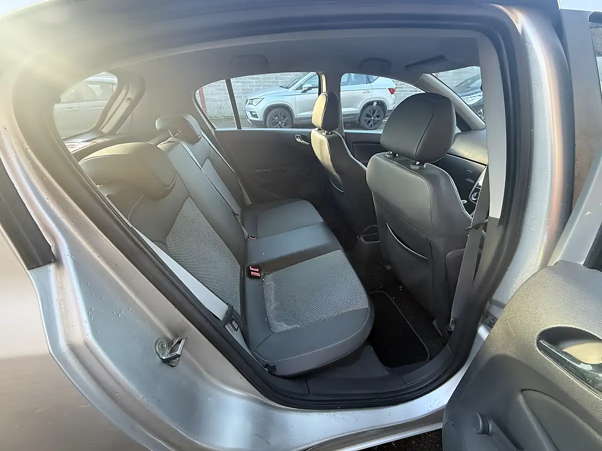 Used 2010 Vauxhall Corsa Se Silver - Interior and Exterior details 16