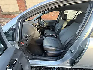 Used 2010 Vauxhall Corsa Se Silver - Interior and Exterior details 18
