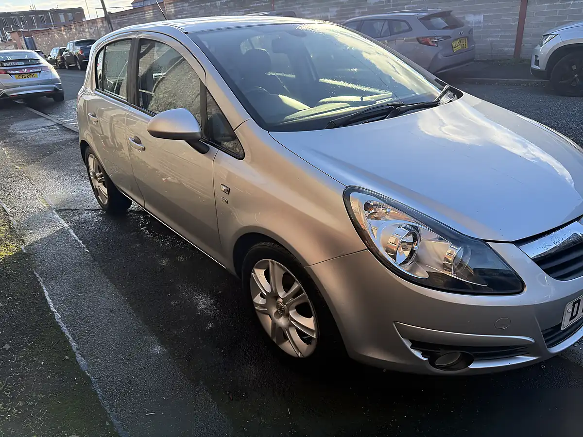 Used 2010 Vauxhall Corsa Se Silver - Interior and Exterior details 3
