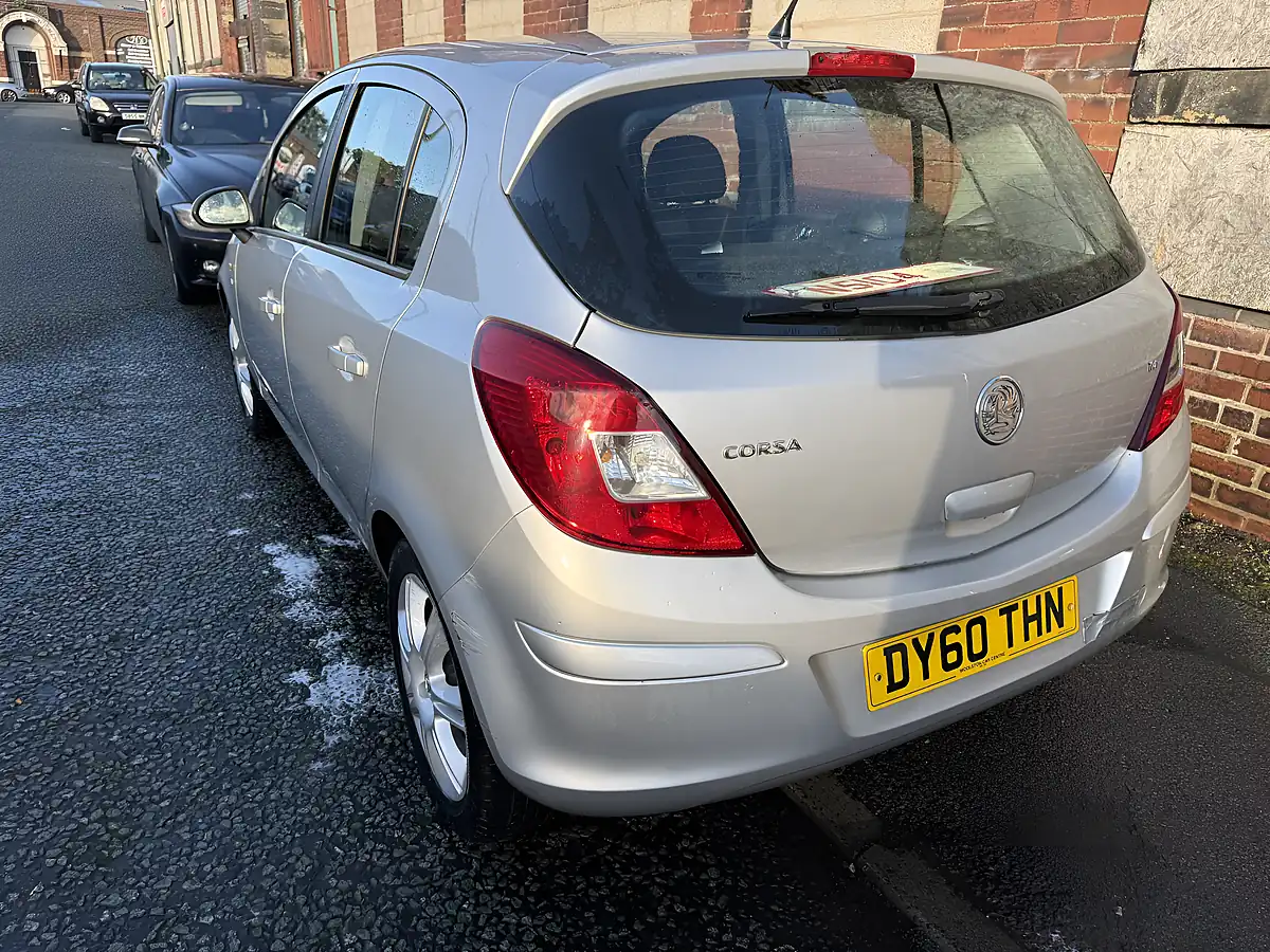 Used 2010 Vauxhall Corsa Se Silver - Interior and Exterior details 4