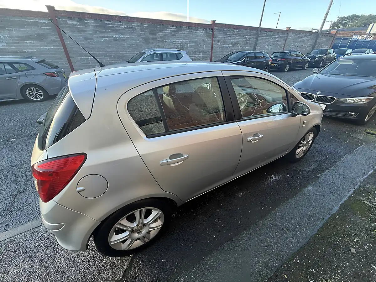Used 2010 Vauxhall Corsa Se Silver - Interior and Exterior details 7