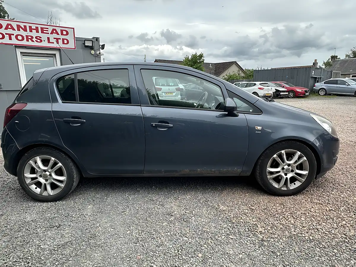 Used 2010 Vauxhall Corsa Sxi Blue - Interior and Exterior details 16